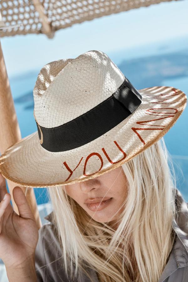 You & Me Suites Firá Buitenkant foto